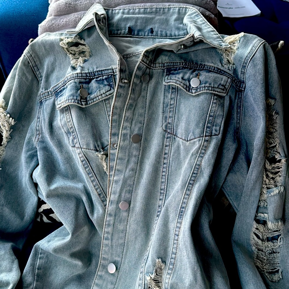 Vintage Jean jacket distressed , oversized , tags missing! - Picture 5 of 9